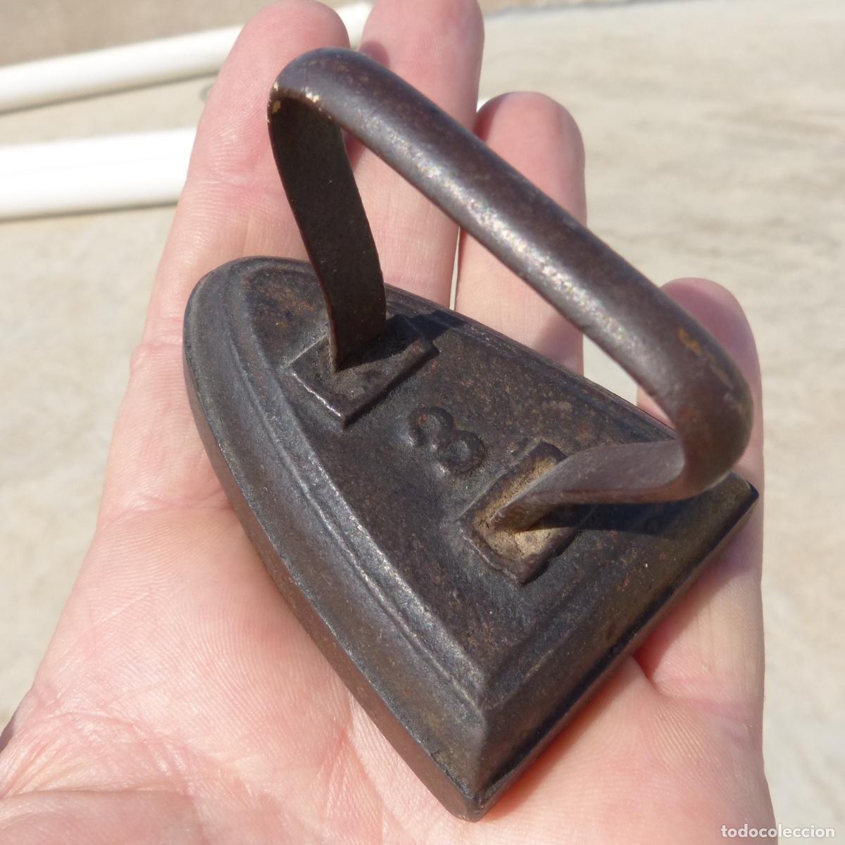 Antig&uuml;edades: Peque&ntilde;a plancha de forja numero 3, 251gr. - Foto 1