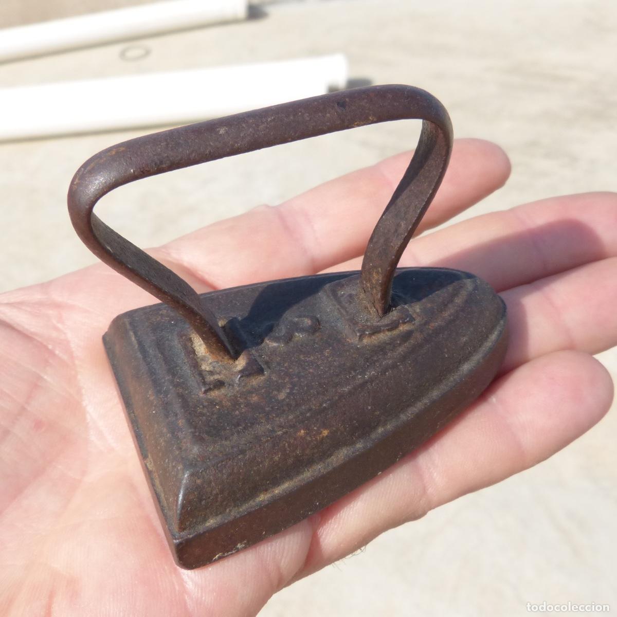 Antig&uuml;edades: Peque&ntilde;a plancha de forja numero 3, 251gr. - Foto 2