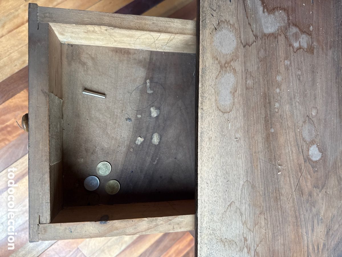 Antig&uuml;edades: Mesilla antigua de nogal para restaurar - Foto 6