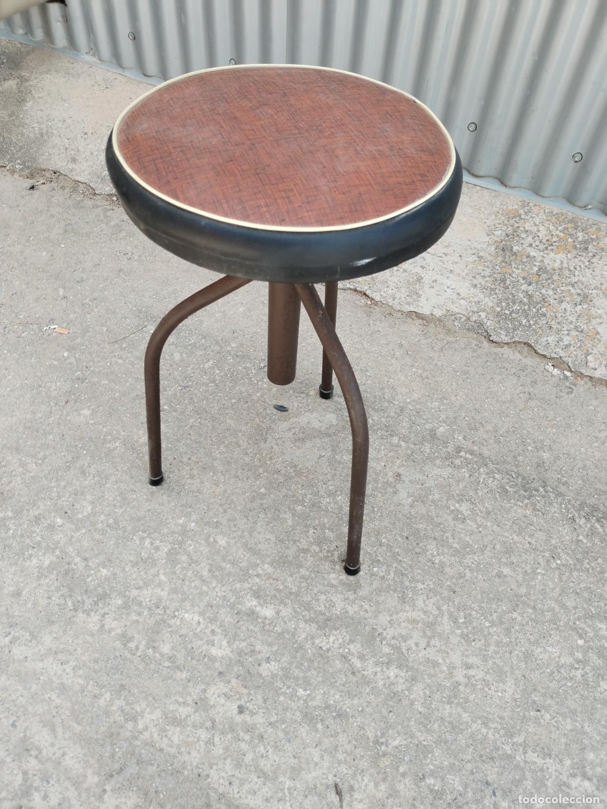 Antig&uuml;edades: taburete industrial vintage - Foto 2
