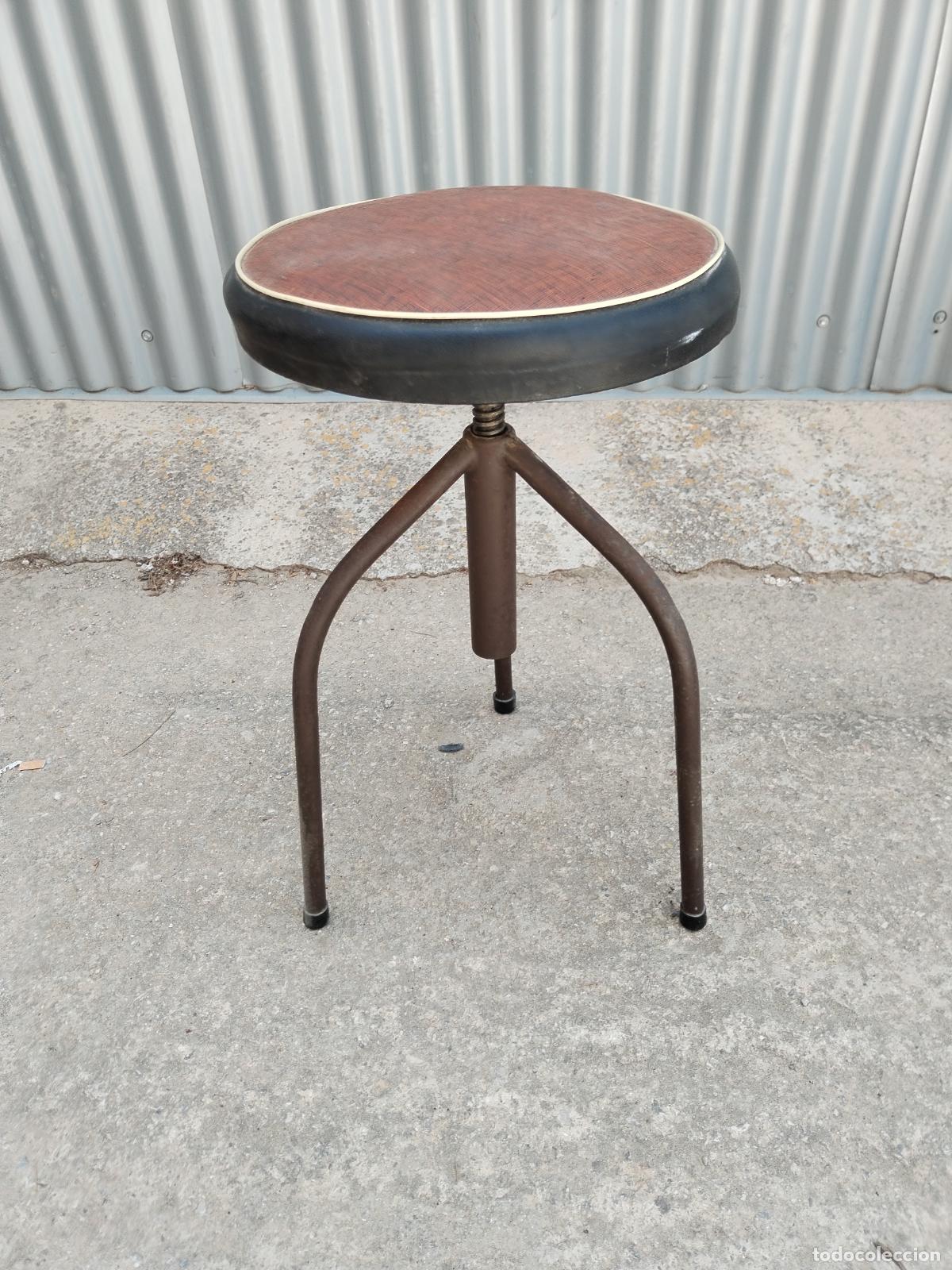 Antig&uuml;edades: taburete industrial vintage - Foto 1