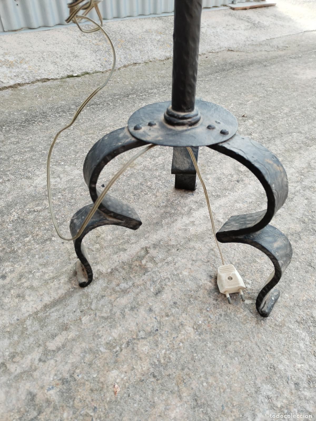 Antig&uuml;edades: lampara de pie en hierro de forja - Foto 3
