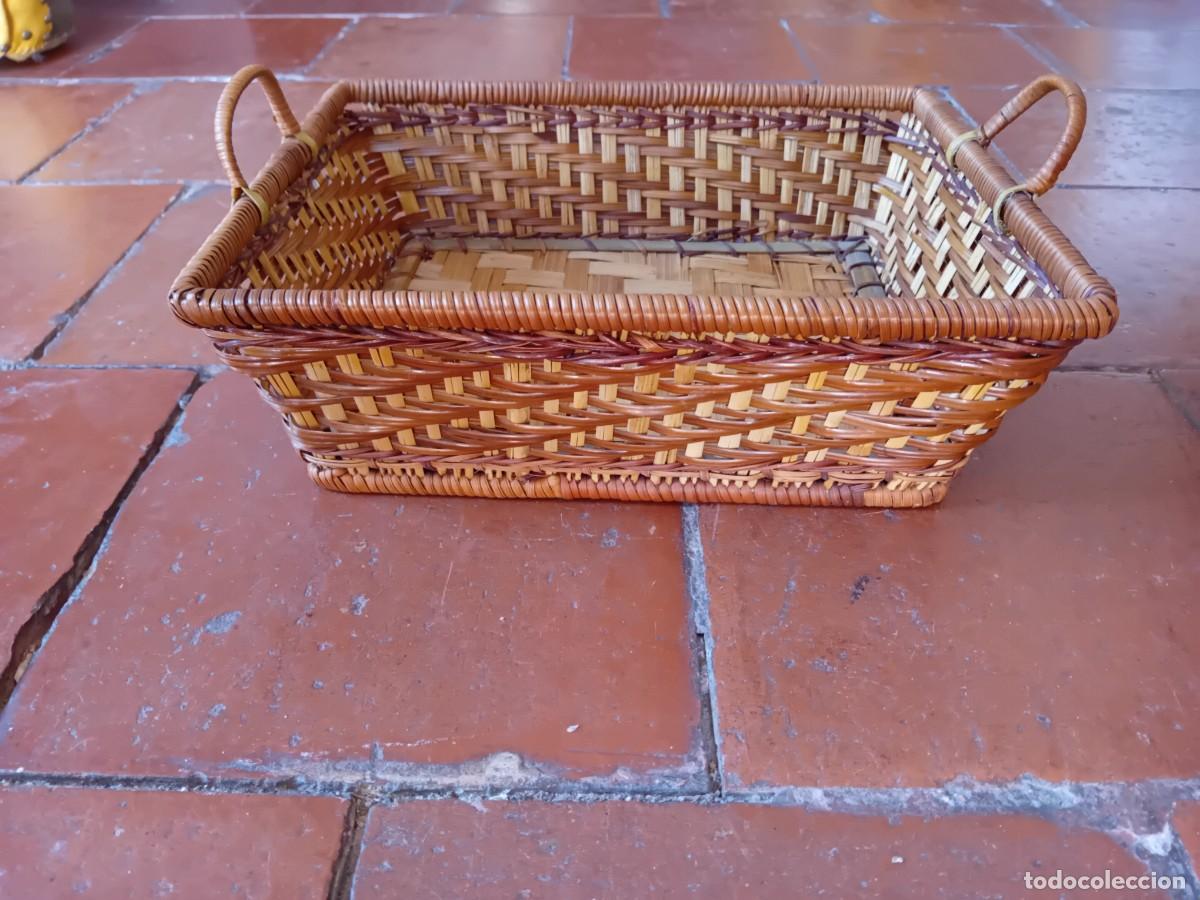 Antig&uuml;edades: Cesta de mimbre rectangular d&eacute;cada de los 70 - Foto 1