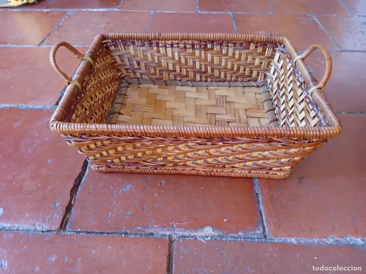 Antig&uuml;edades: Cesta de mimbre rectangular d&eacute;cada de los 70 - Foto 3