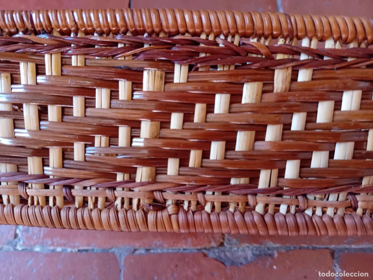 Antig&uuml;edades: Cesta de mimbre rectangular d&eacute;cada de los 70 - Foto 7