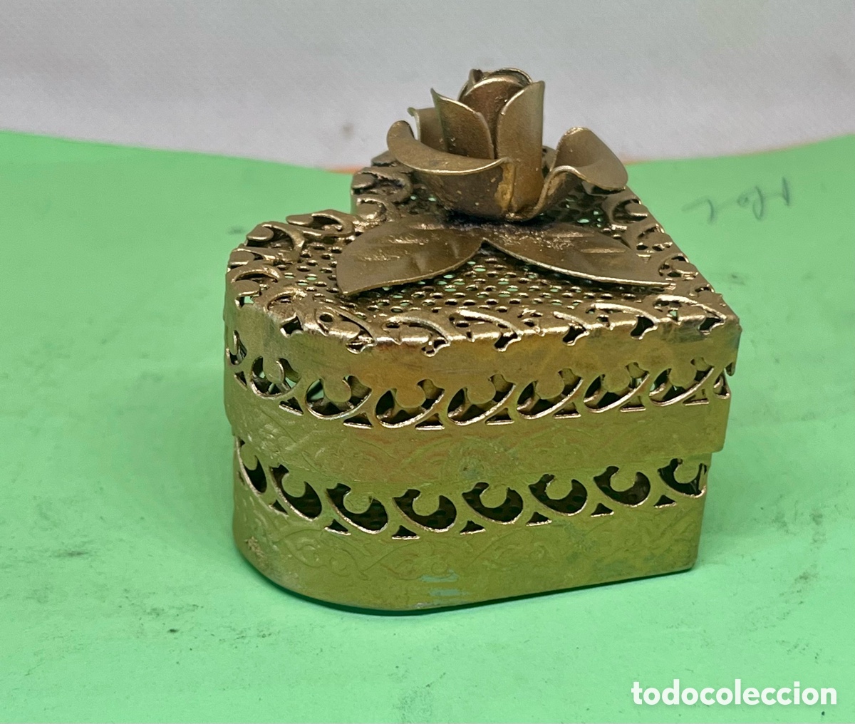Antig&uuml;edades: CAJITA DE METAL CON FORMA DE CORAZ&Oacute;N - Foto 3