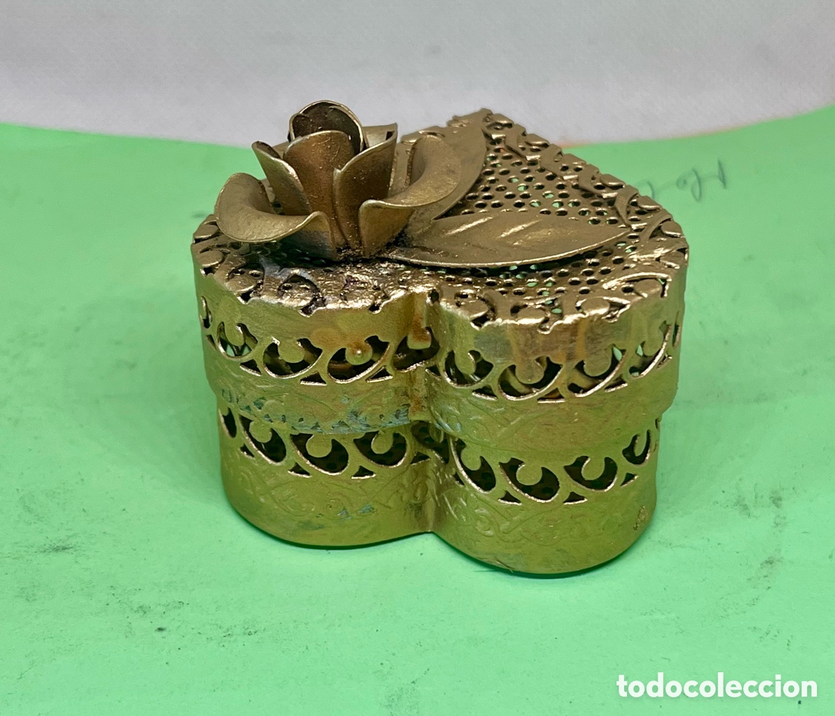 Antig&uuml;edades: CAJITA DE METAL CON FORMA DE CORAZ&Oacute;N - Foto 4