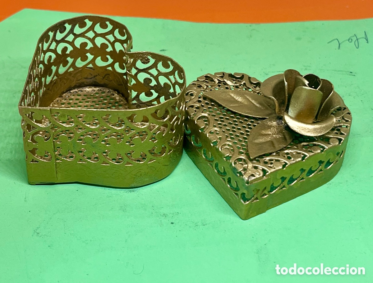 Antig&uuml;edades: CAJITA DE METAL CON FORMA DE CORAZ&Oacute;N - Foto 5