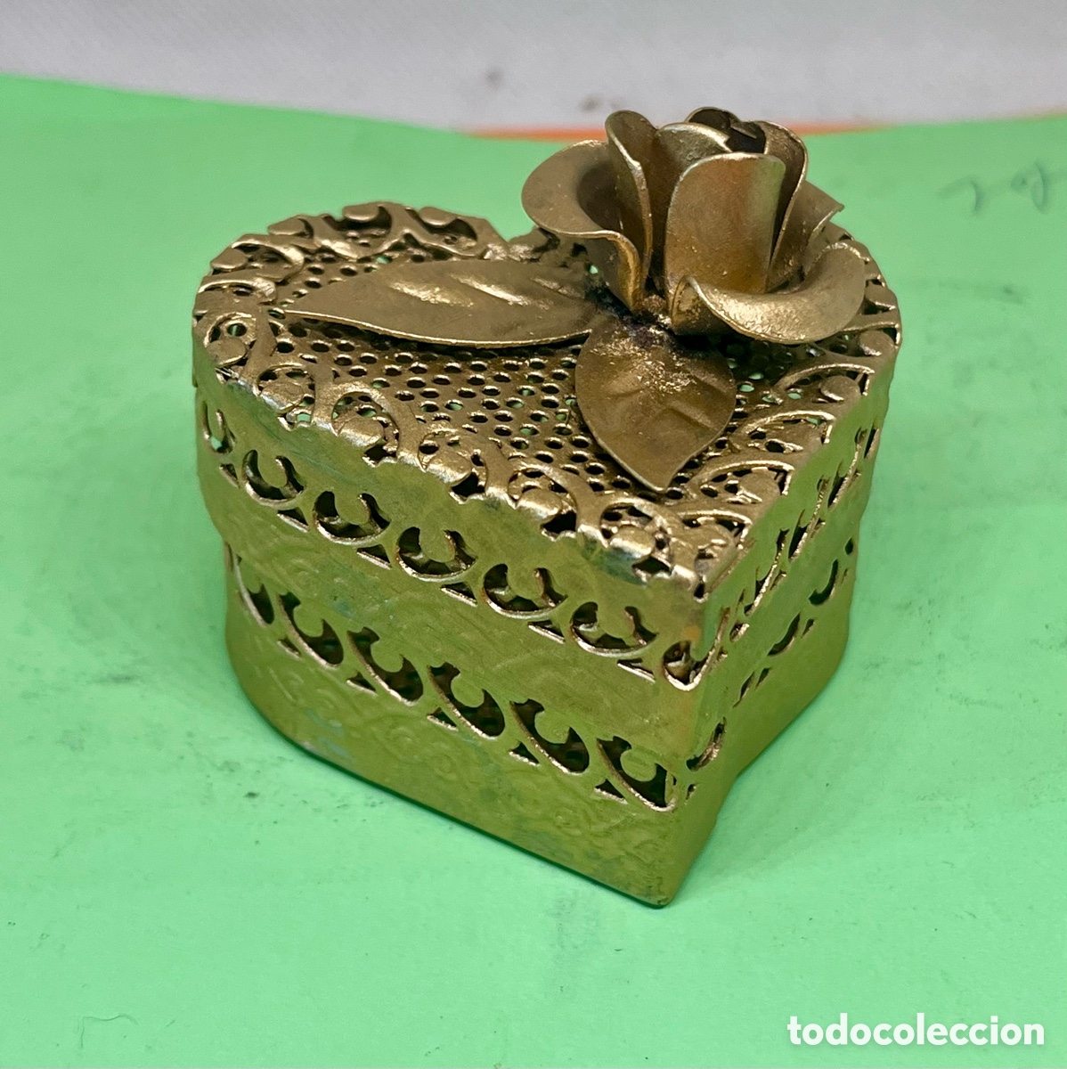 Antig&uuml;edades: CAJITA DE METAL CON FORMA DE CORAZ&Oacute;N - Foto 2