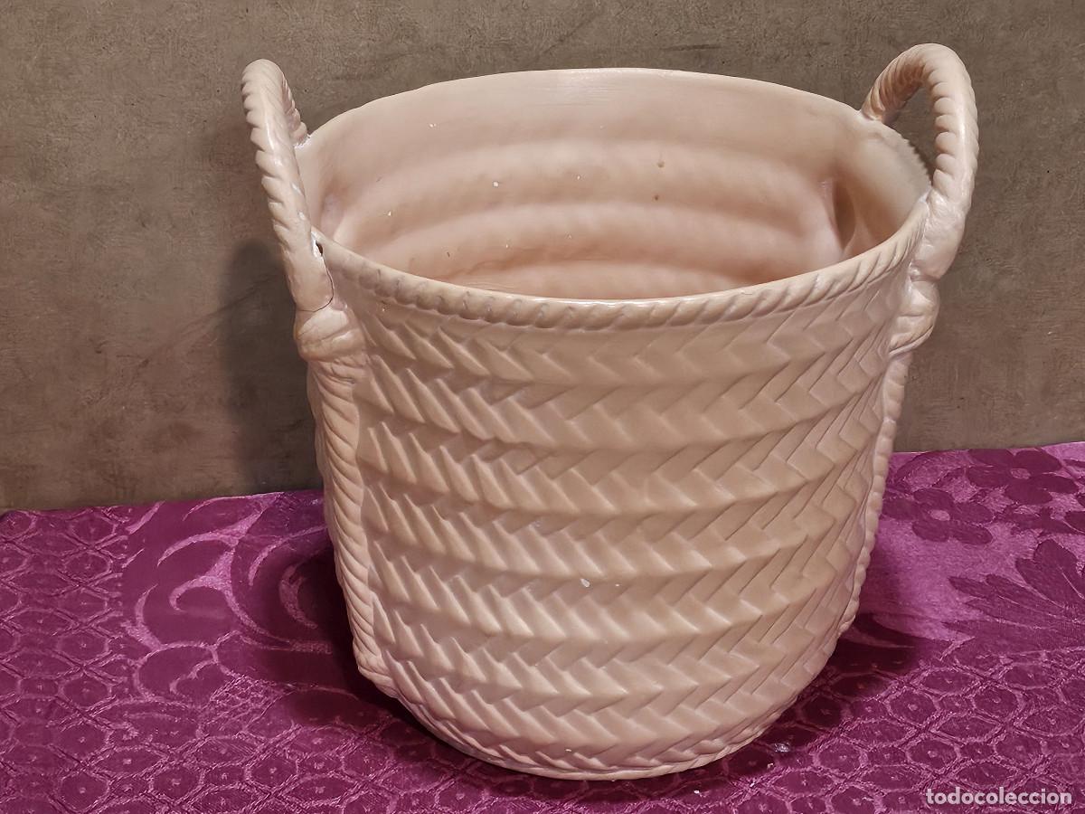 Antig&uuml;edades: macetero de cesto de ceramica - Foto 1