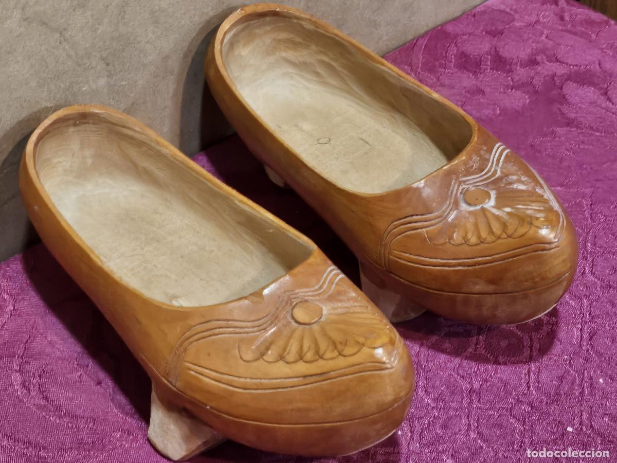 Antig&uuml;edades: parejas de zocos de madera - Foto 2