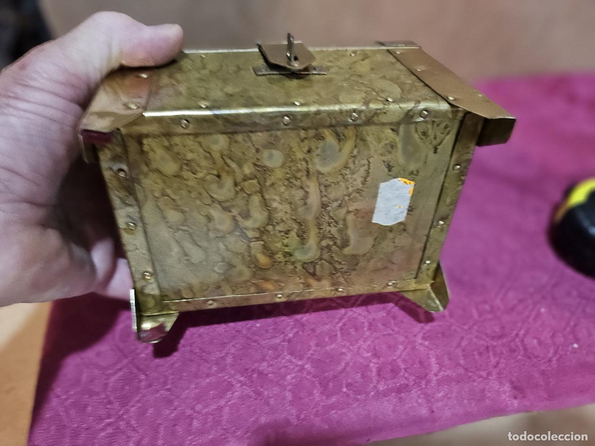 Antig&uuml;edades: cofre recubierto de metal - Foto 6