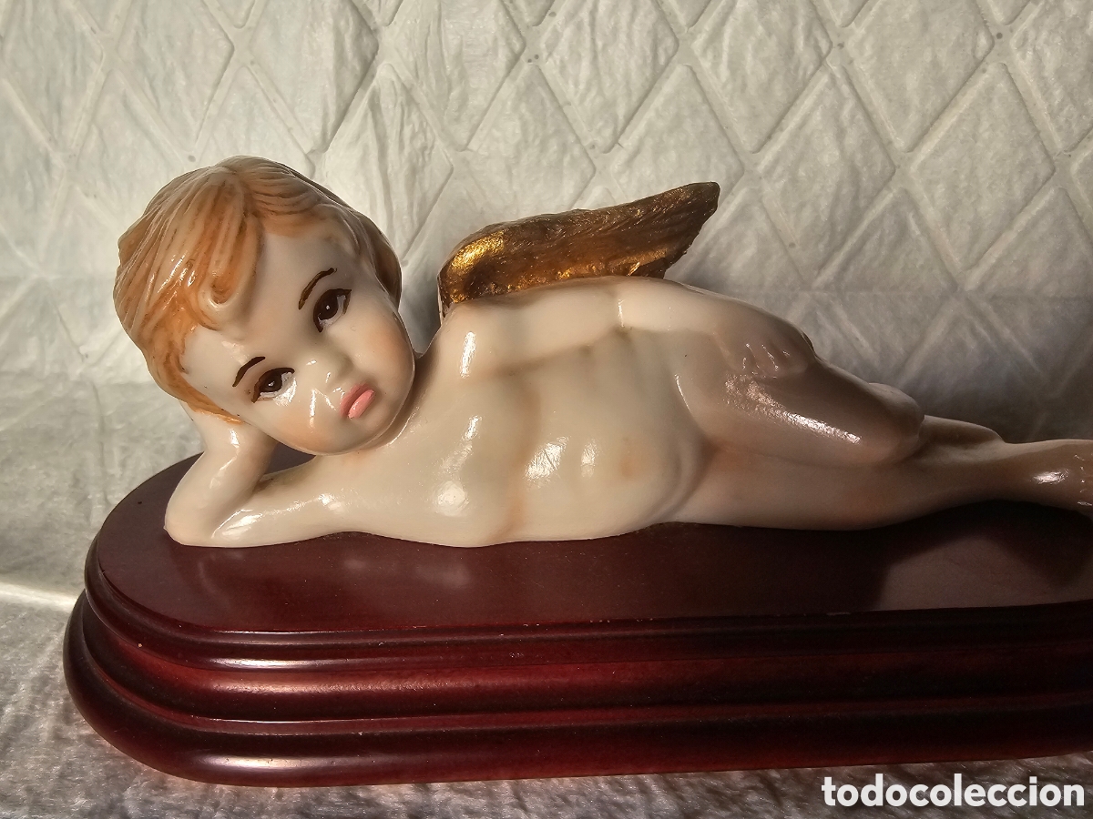 Antig&uuml;edades: Angel de porcelana con base de madera - Foto 1