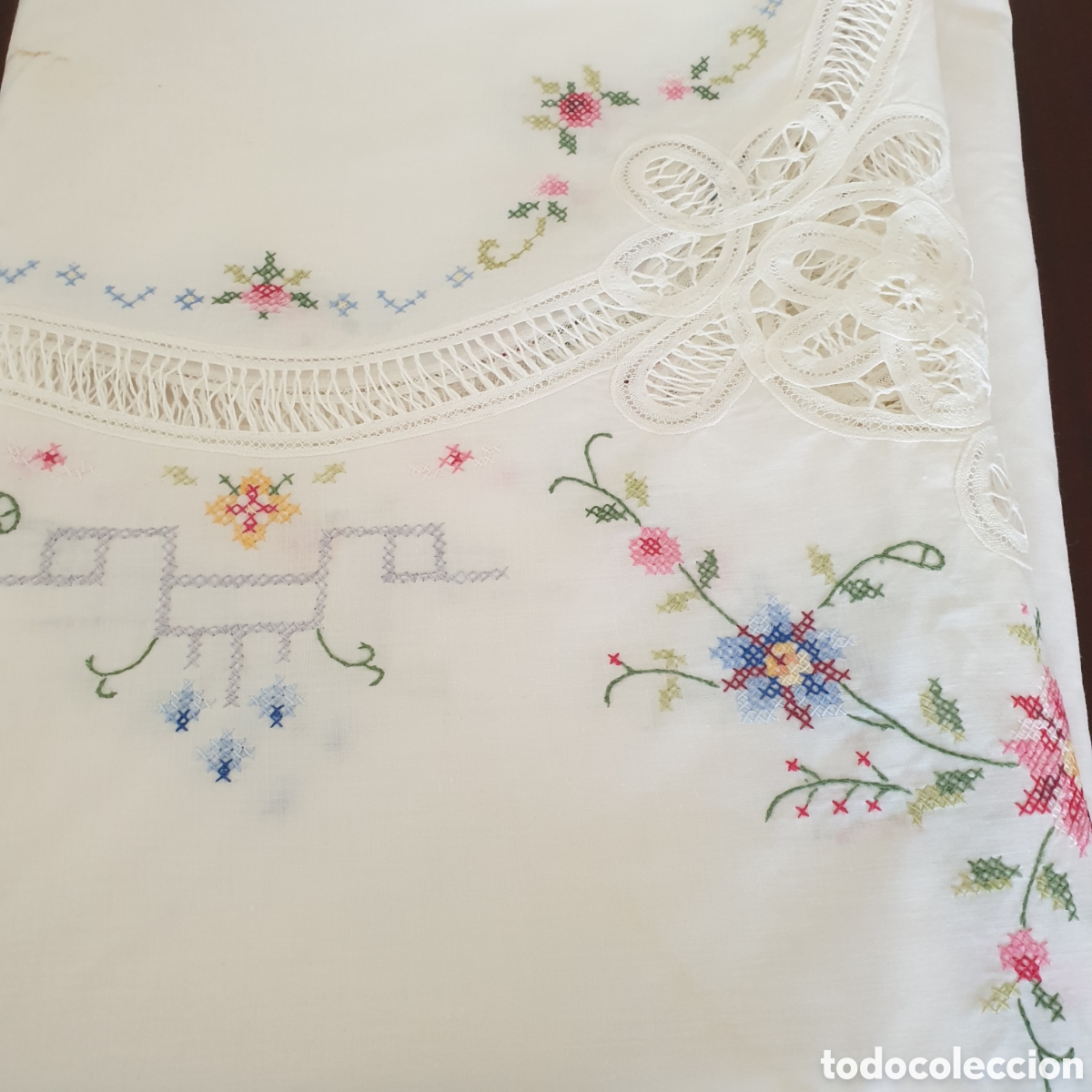 Antig&uuml;edades: MANTEL DE MESA BORDADO A MANO - Foto 2