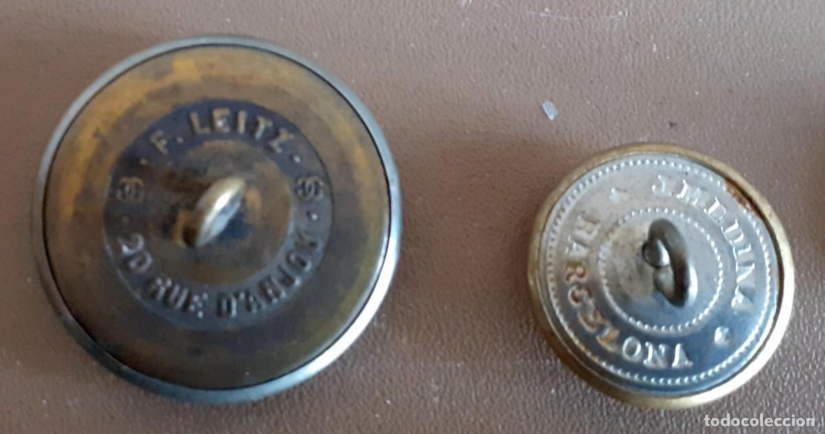 Antig&uuml;edades: 7 botones de metal variado - Foto 5