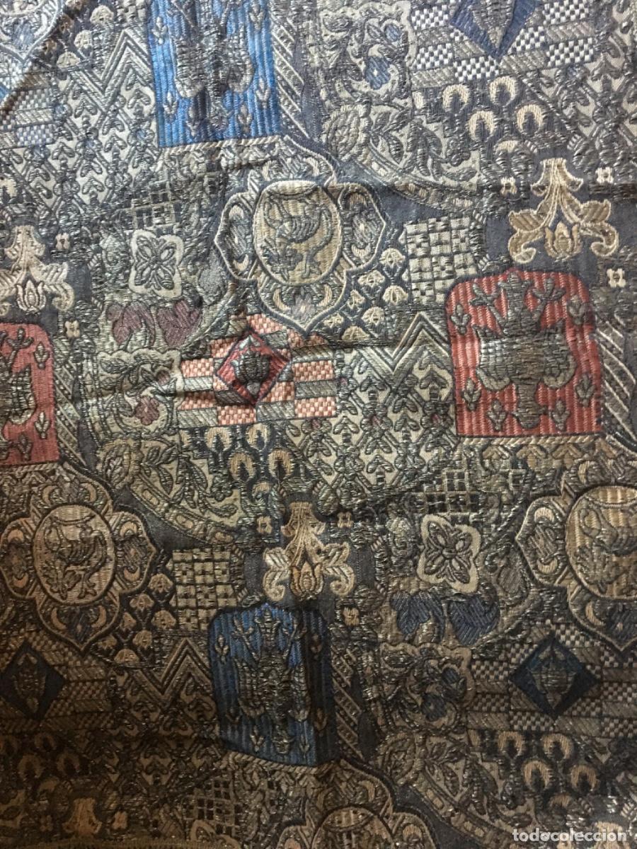 Antig&uuml;edades: Brocado heraldico bordado xix - Foto 3