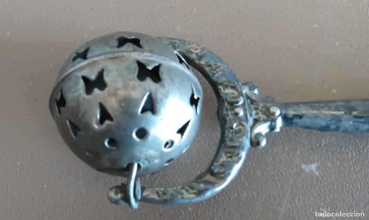 Antig&uuml;edades: Sonajero plata y mando n&aacute;car - Mango pegado - Foto 3