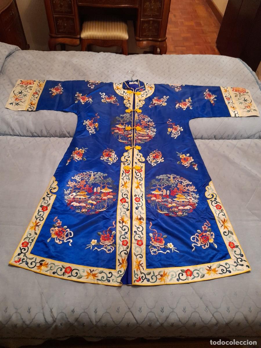 Antig&uuml;edades: Kimono chino en seda bordado - Foto 3