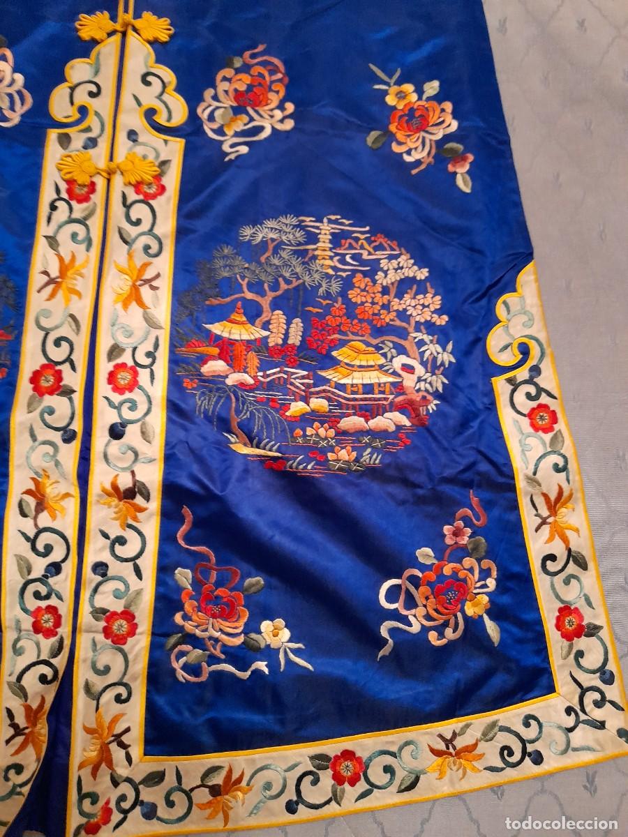 Antig&uuml;edades: Kimono chino en seda bordado - Foto 5