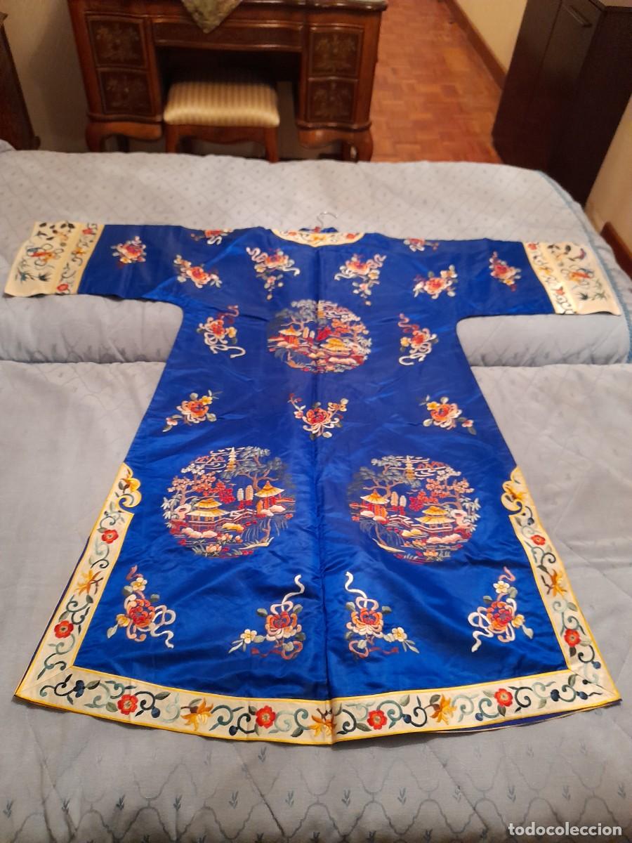Antig&uuml;edades: Kimono chino en seda bordado - Foto 9