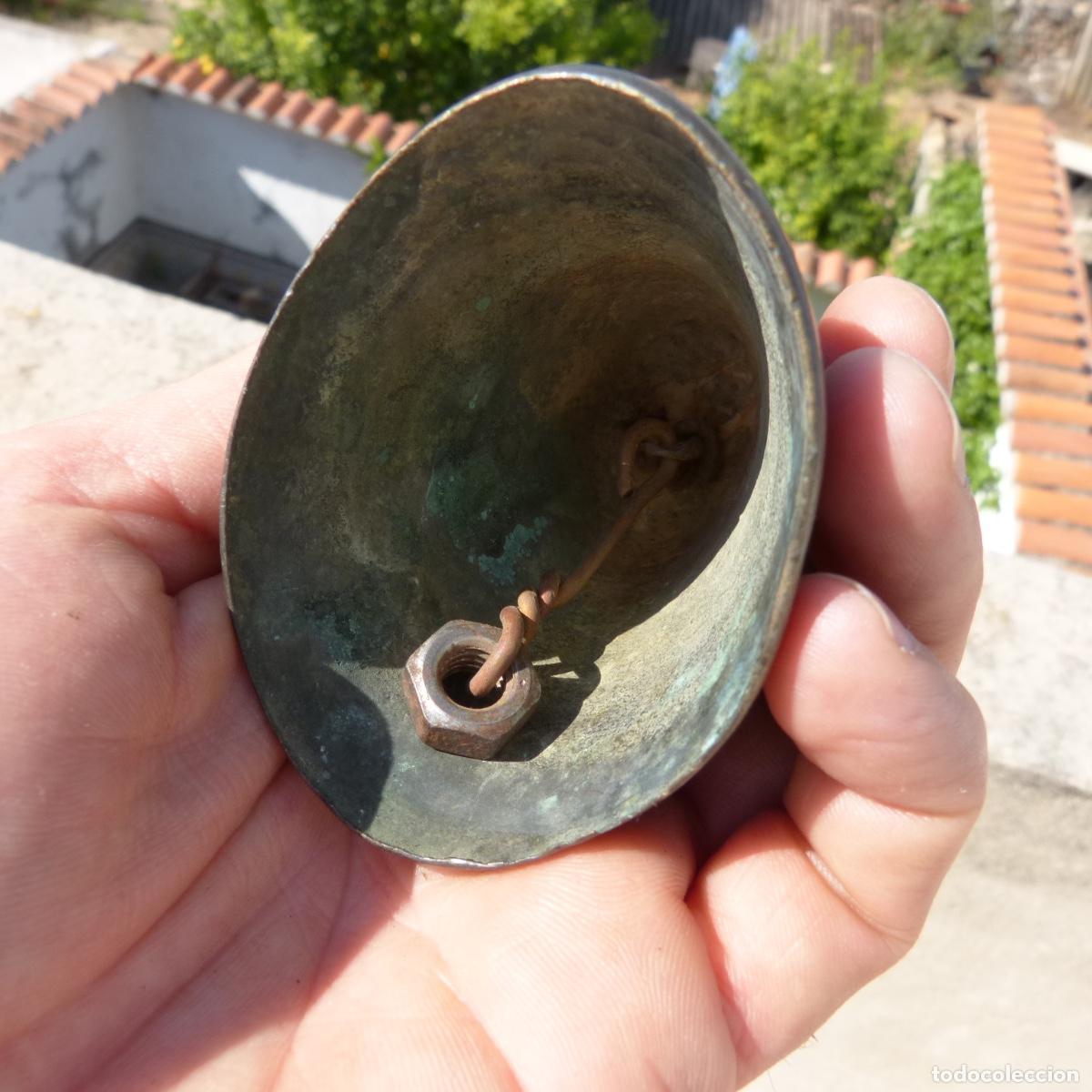 Antig&uuml;edades: Campana de bronce con angel, 176gr. - Foto 2