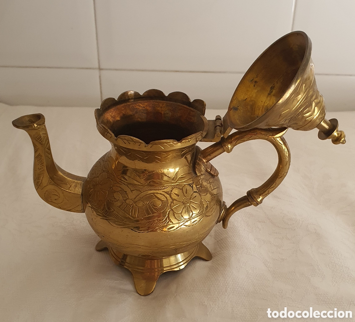 Antig&uuml;edades: Tetera &aacute;rabe de bronce cincelada a mano - Foto 2