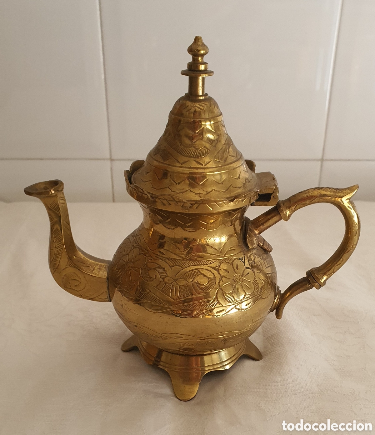 Antig&uuml;edades: Tetera &aacute;rabe de bronce cincelada a mano - Foto 1