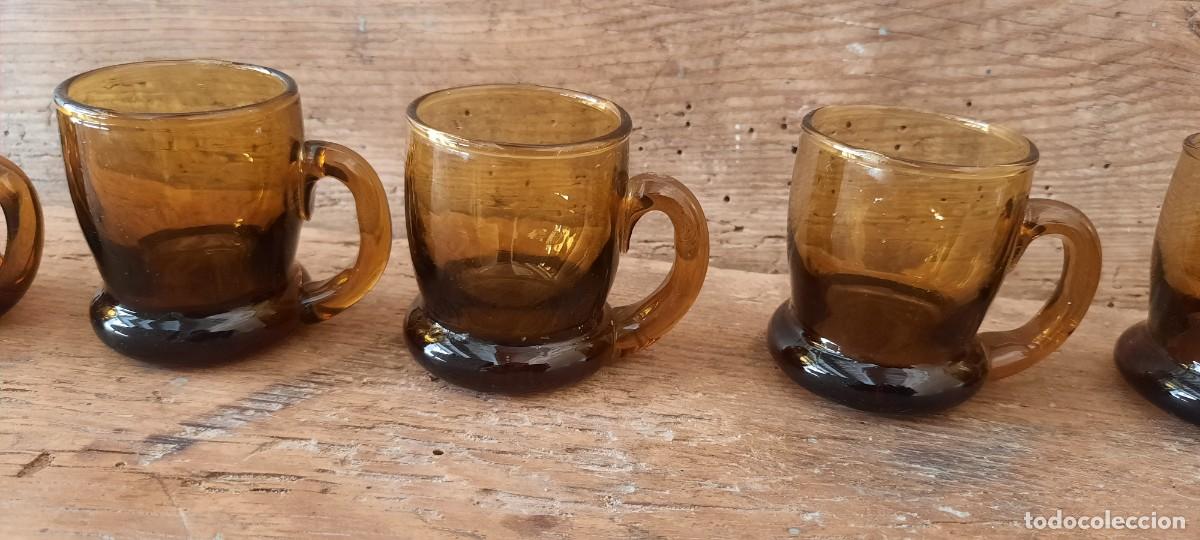 Antig&uuml;edades: Jarras antiguas mini de cristal ambar - Foto 2