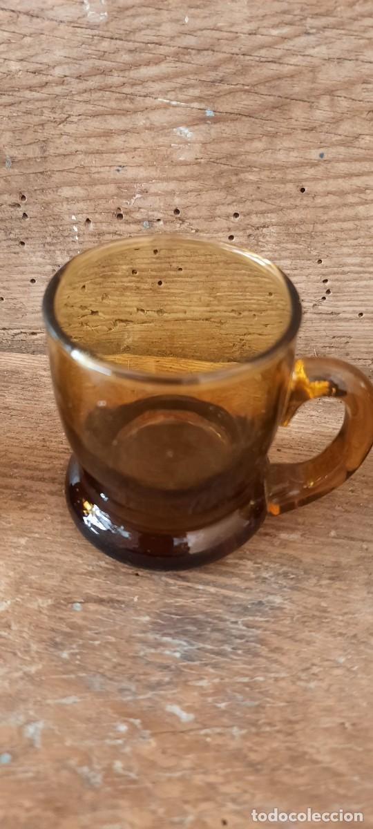 Antig&uuml;edades: Jarras antiguas mini de cristal ambar - Foto 3