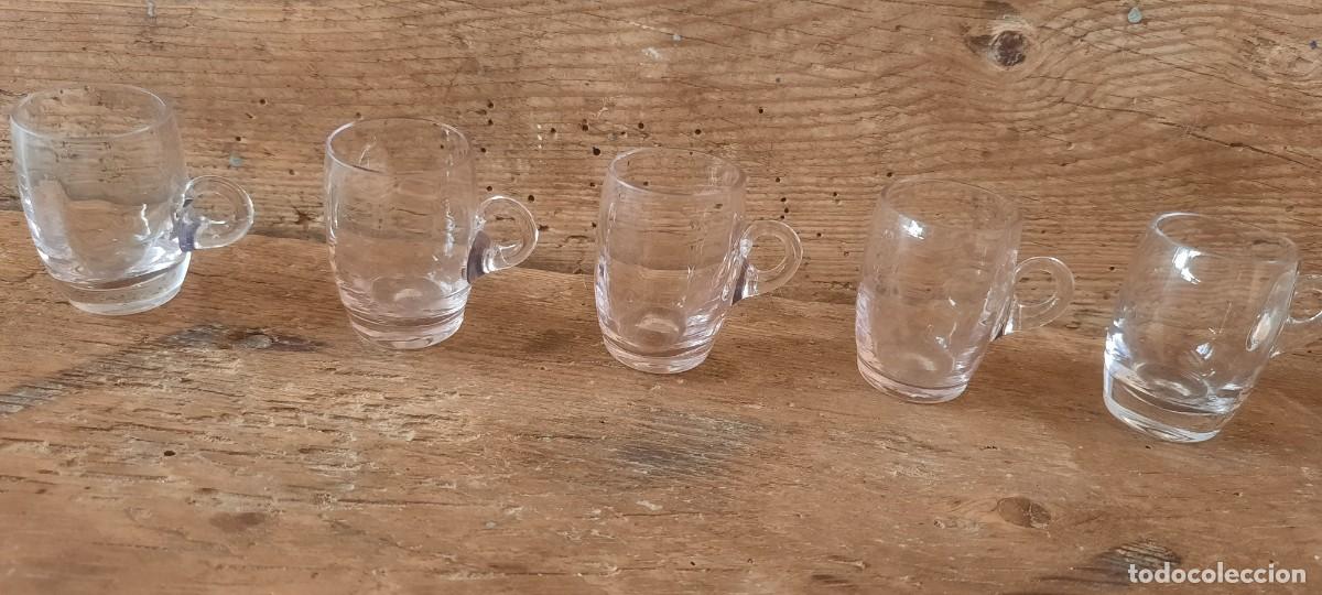 Antig&uuml;edades: Jarras mini de cristal antiguas - Foto 1