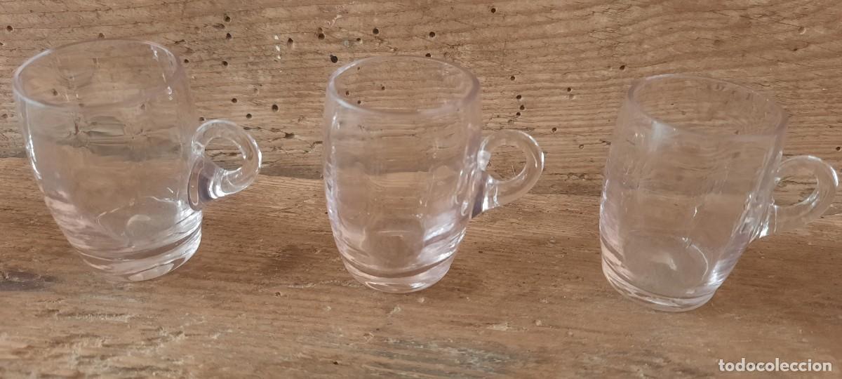 Antig&uuml;edades: Jarras mini de cristal antiguas - Foto 3