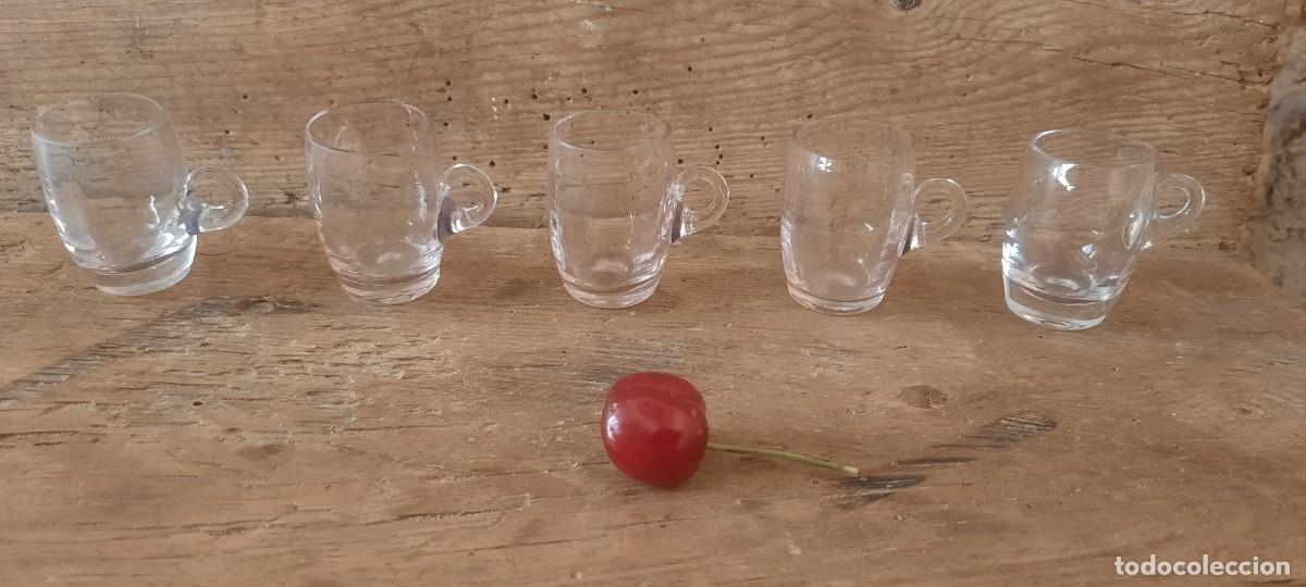 Antig&uuml;edades: Jarras mini de cristal antiguas - Foto 4