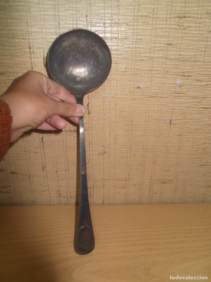 Antig&uuml;edades: Antiguo cuchar&oacute;n de lat&oacute;n plateado - Foto 1