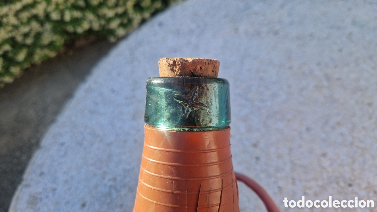 Antig&uuml;edades: Damajuana ,botella de cristal formada de esparto y madera - Foto 5