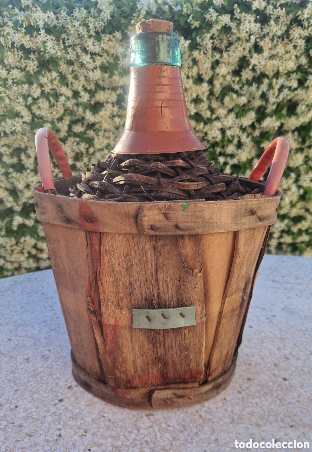 Antig&uuml;edades: Damajuana ,botella de cristal formada de esparto y madera - Foto 1