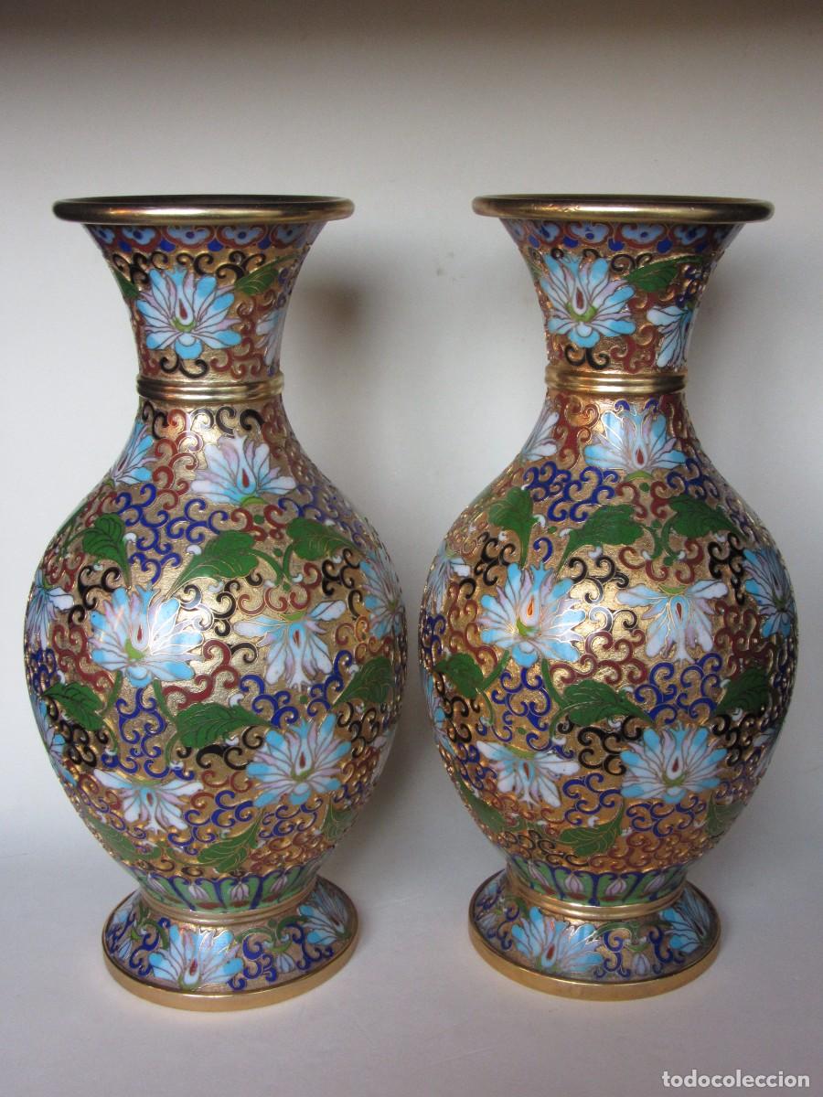 Antig&uuml;edades: PAREJA DE JARRONES ESMALTE CLOISONNE - Foto 1