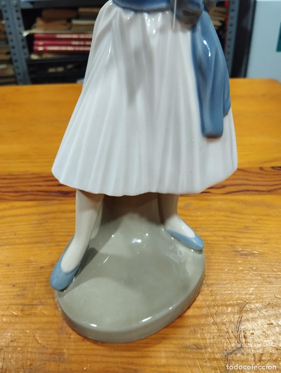 Antig&uuml;edades: PORCELANA &rdquo;TENGRA&rdquo;. MUJER TOCANDO FLAUTA. - Foto 3