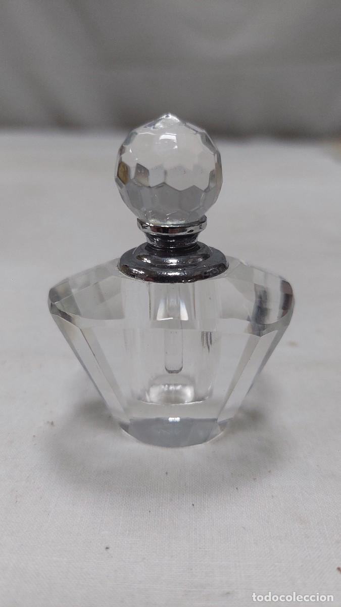 Antig&uuml;edades: Antiguo perfumero en cristal tallado - Foto 1