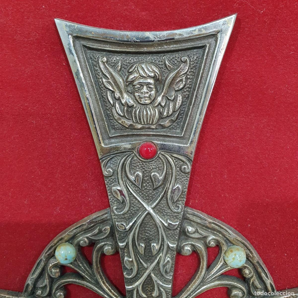 Antig&uuml;edades: Cruz de bronce enmarcada - Foto 5