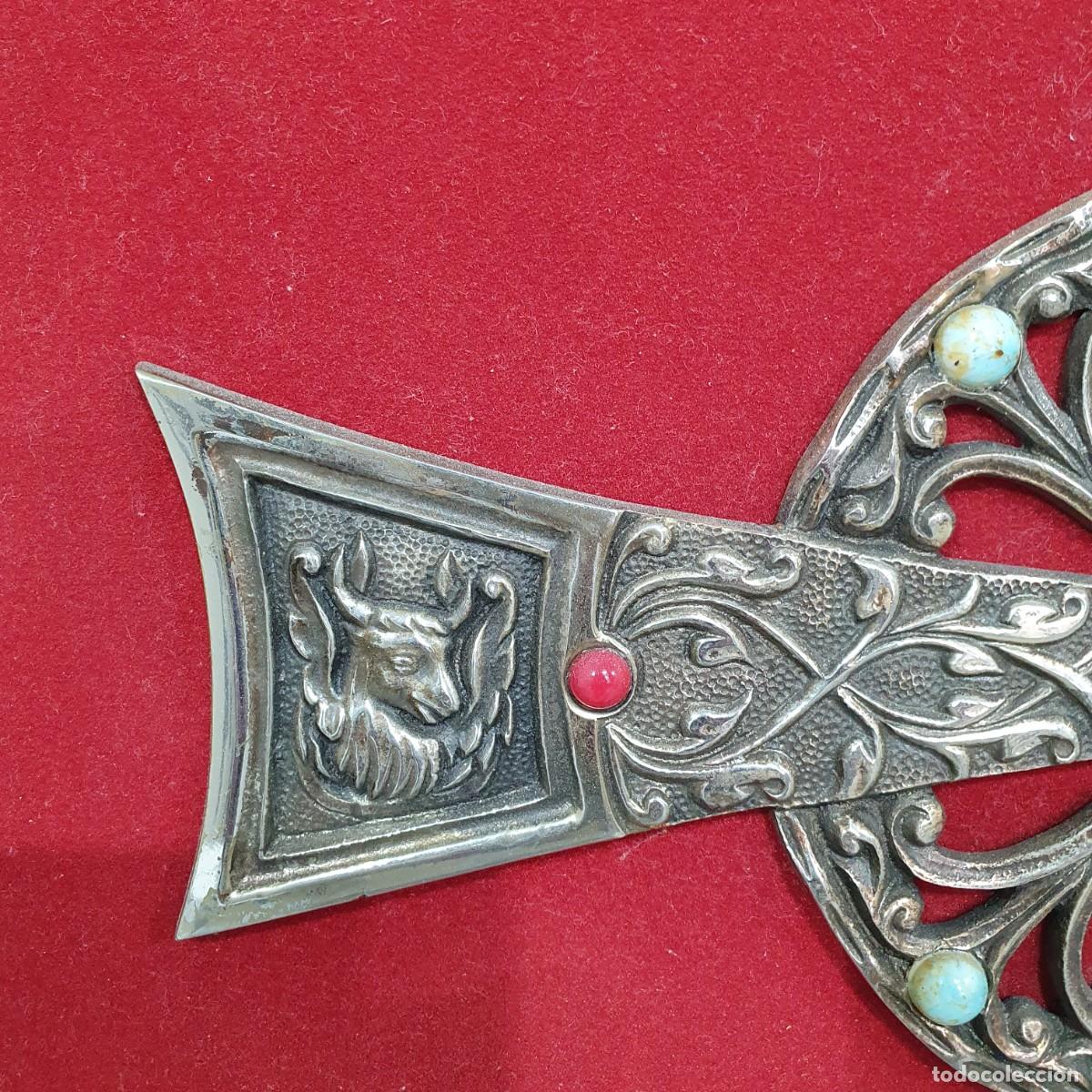 Antig&uuml;edades: Cruz de bronce enmarcada - Foto 8