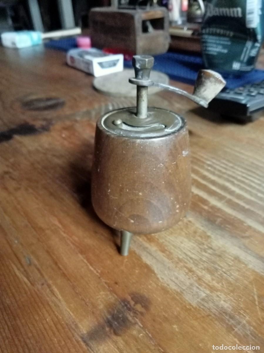 Antig&uuml;edades: MOLINILLO DE PIMIENTA DE MADERA