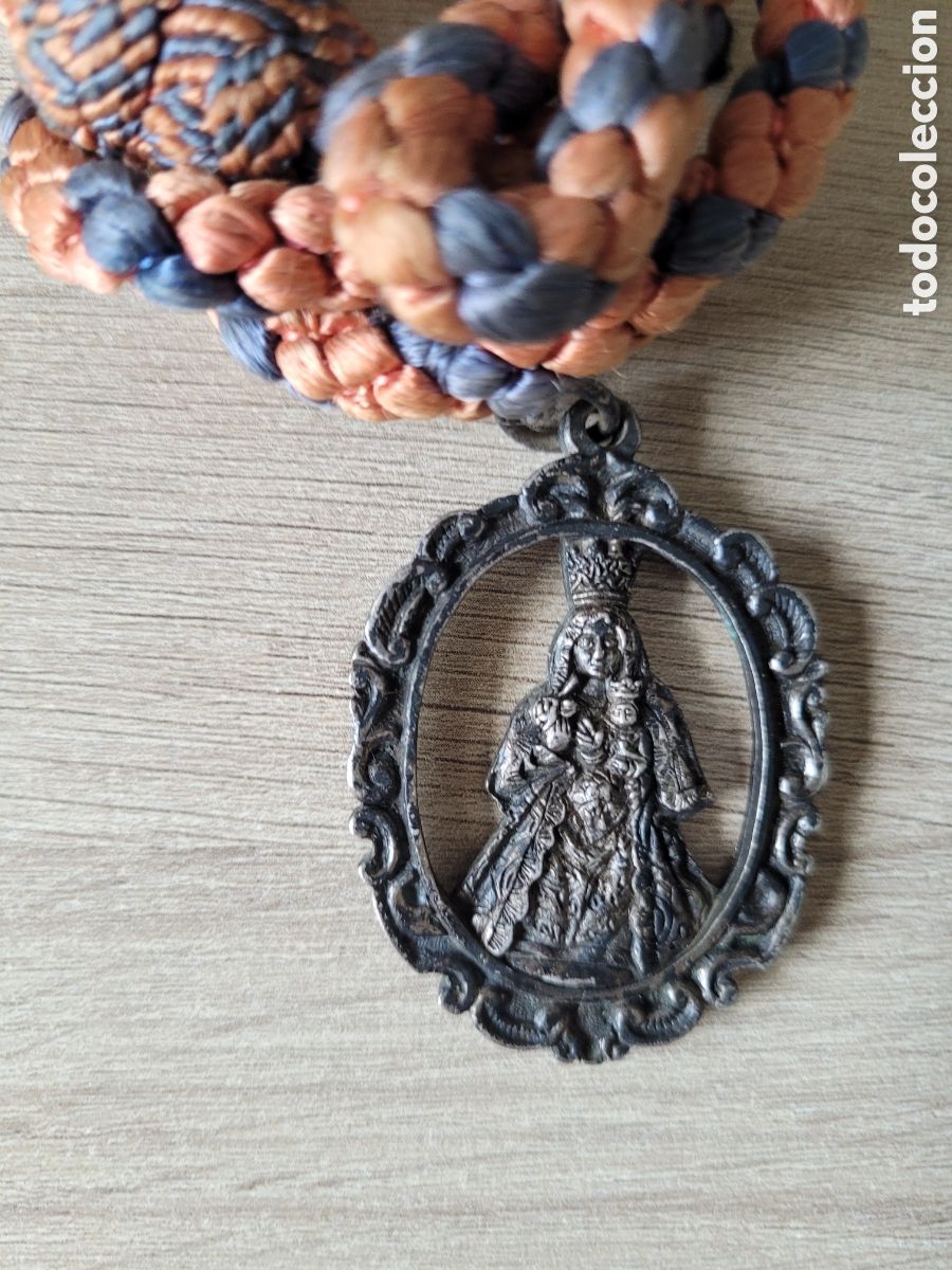 Antiguidades: MEDALLA de la HERMANDAD de NTRA SRA DE VALME - Dos Hermanas - Sevilla - Antigua - Cordón de Época .
