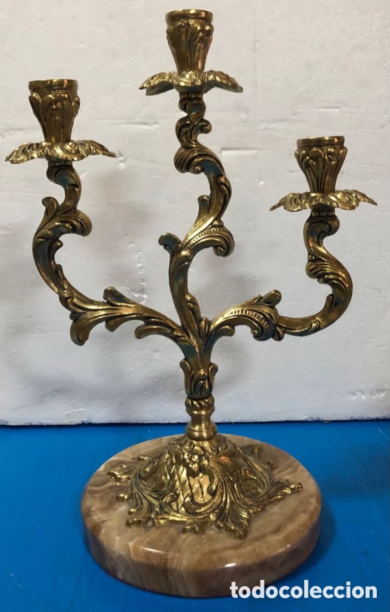 Antig&uuml;edades: Juego de reloj y candelabros de bronce - Foto 3