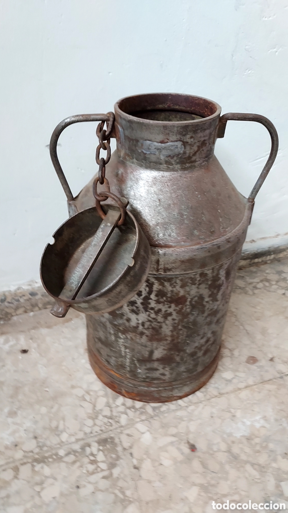 Antig&uuml;edades: Lechera muy antigua de hierro - Foto 2