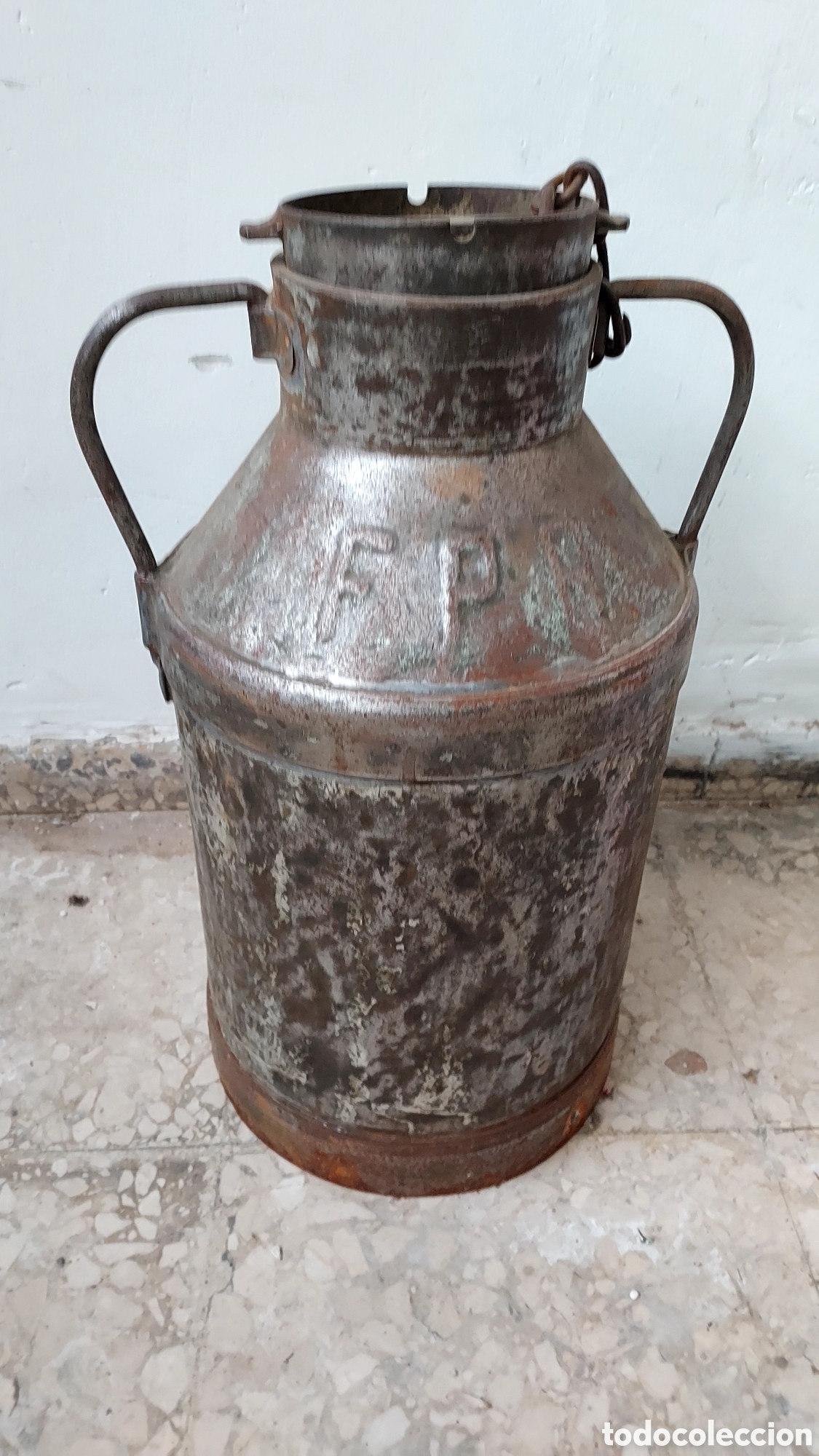 Antig&uuml;edades: Lechera muy antigua de hierro - Foto 1
