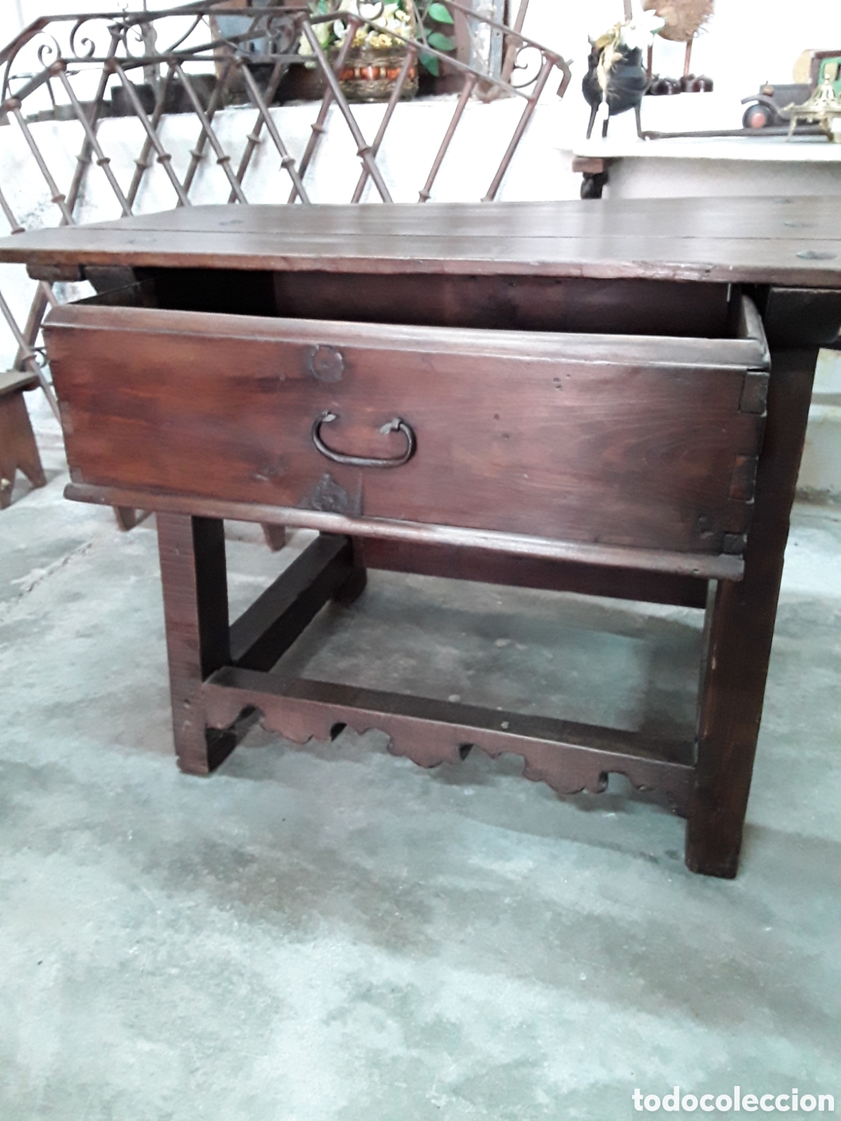 Antig&uuml;edades: Mesa r&uacute;stica de pino ( tocinera ) - Foto 2