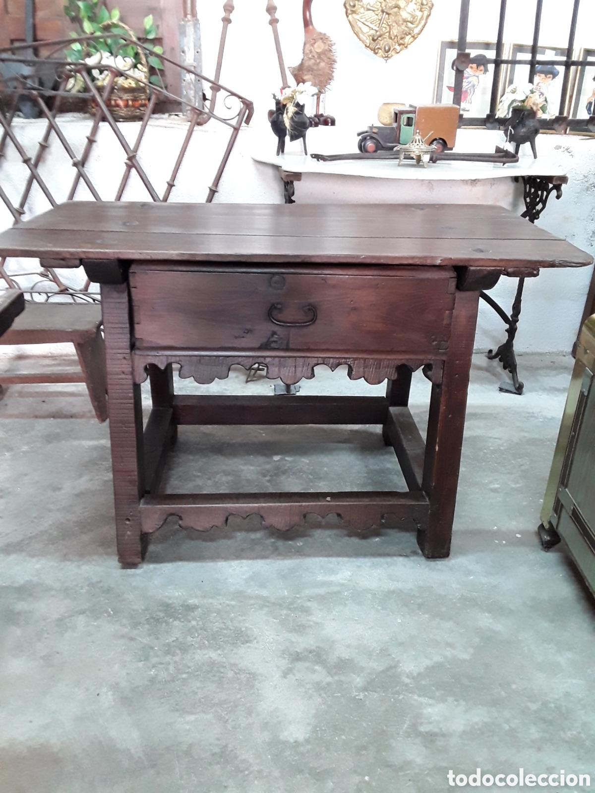 Antig&uuml;edades: Mesa r&uacute;stica de pino ( tocinera ) - Foto 1