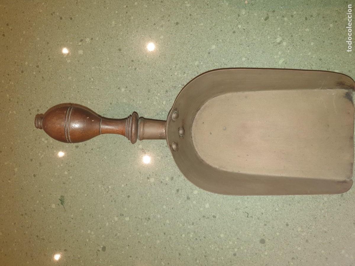 Antig&uuml;edades: PALA DE CHIMENEA ANTIGUA - DE BRONCE Y MADERA