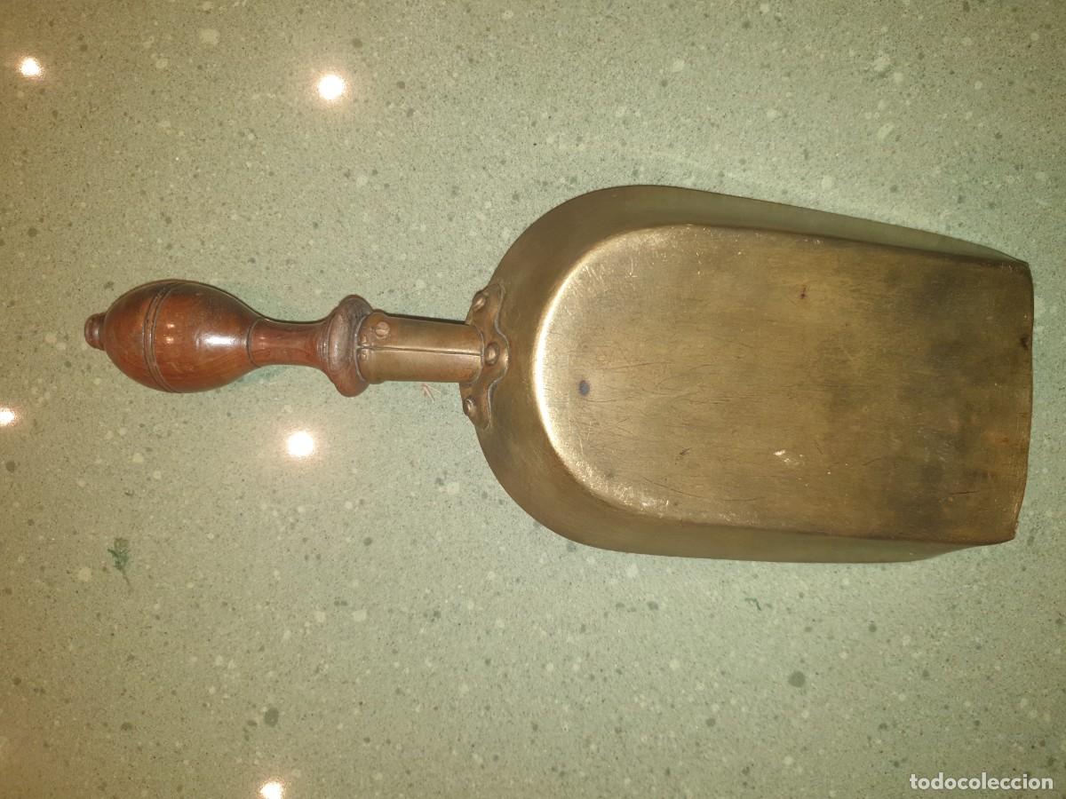 Antig&uuml;edades: PALA DE CHIMENEA ANTIGUA - DE BRONCE Y MADERA - Foto 2