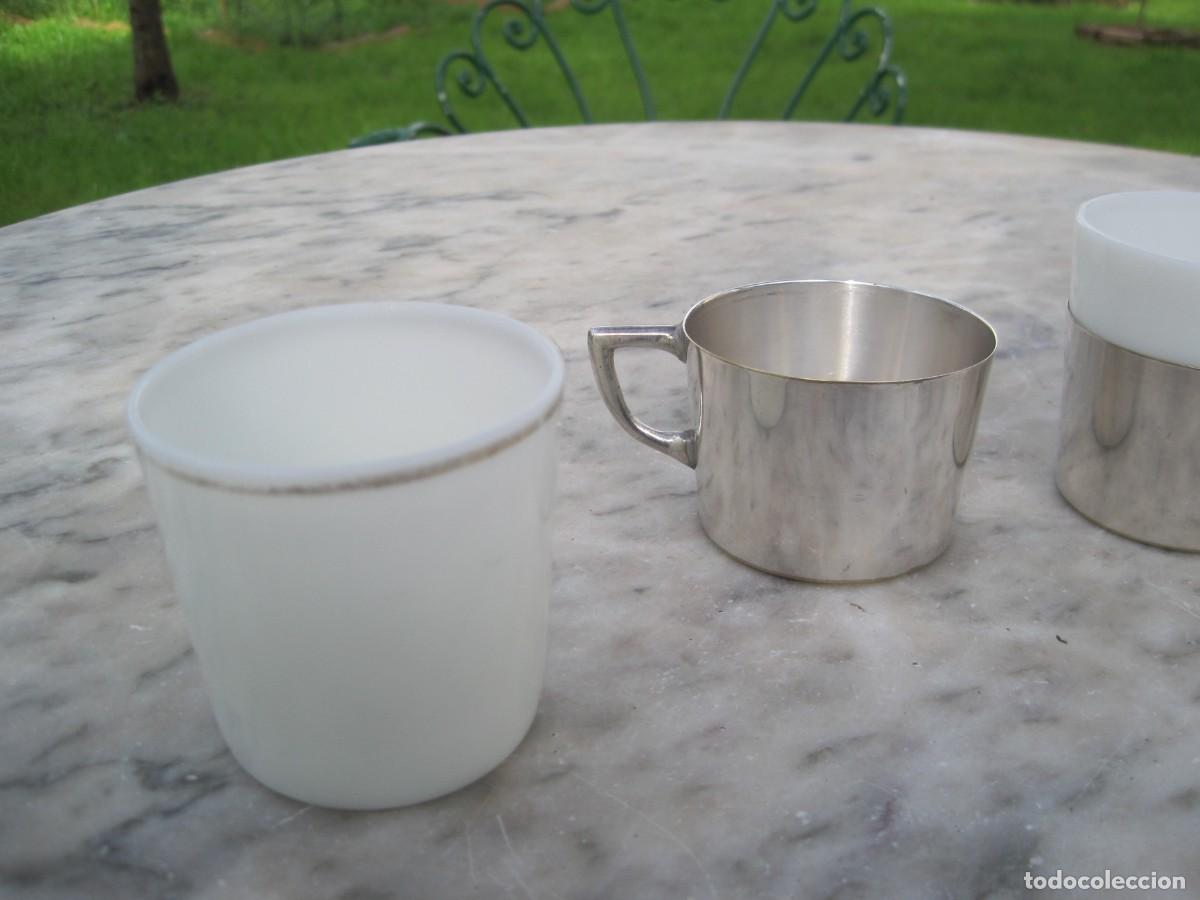 Antig&uuml;edades: PAREJA DE TAZAS DE OPALINA Y LAT&Oacute;N PLATEADO - Foto 4